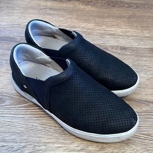 Kiziks Black Slip on Sneakers